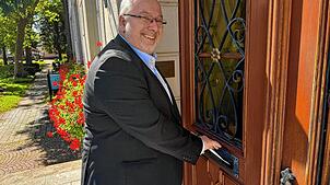 Am Samstag um 13 Uhr warf der Wehrer Unternehmer Michael Kownatzki seine Bewerbung für die Wehrer Bürgermeisterwahl im Briefkasten des ...
