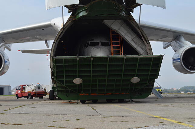 Bild 2: So sieht ein Flugzeug im Flugzeug aus: Das war die lange Reise der "Landshut" nach Friedrichshafen
