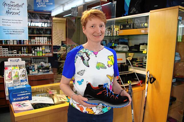 Spricht von einem Überlebenskampf: Birgit Greitmann, Inhaberin des gleichnamigen Schuhgeschäfts, hofft auf einen erfolgreichen Verkauf ...