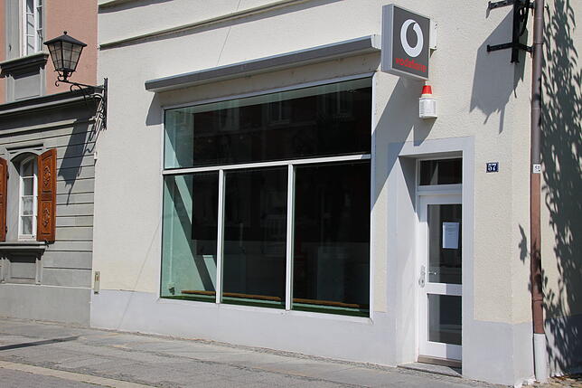 Noch hängt das Schild: Der Vodafone-Shop in der Münsterstraße wurde aus stategischen und wirtschaftlichen Gründen geschlossen.