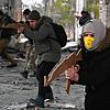 Mit Kalaschnikow-Sturmgewehren gegen die russische Armee? Ukrainische Zivilisten üben mit Attrappen den Abwehrkampf. Nirgendwo wird der ...