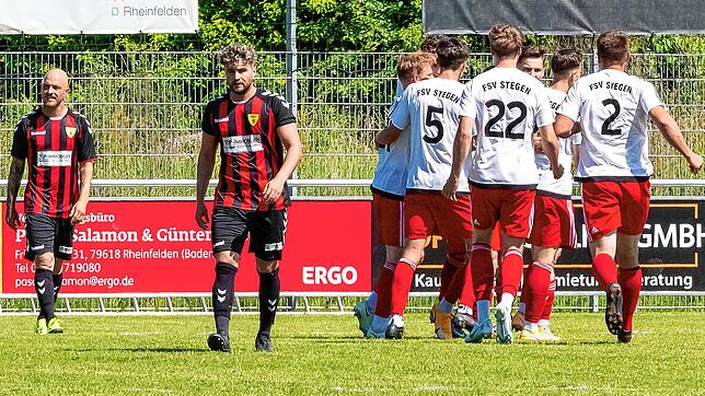 Betrübte Blicke: Mit einer 0:5-Schlappe gegen den FSV RW Stegen musste der FSV Rheinfelden einen herben Dämpfer im Kampf um den ...