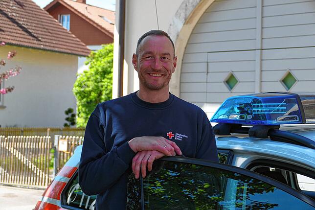 Weil Markus Bugge viele Einsätze fahren kann, steht der Einsatzwagen bei ihm vor der Haustür.