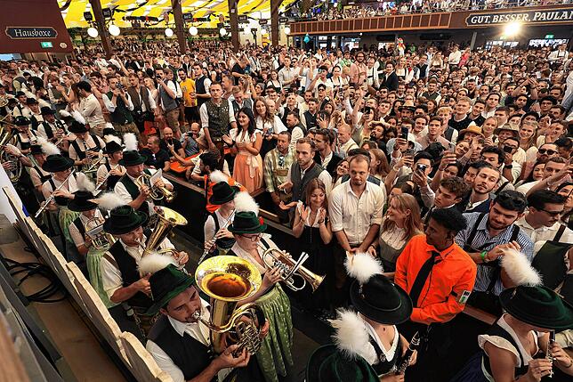 Bild 5: „O‘zapft is“ – 190. Münchner Oktoberfest gestartet