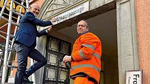 Die frühere Franz-Knapp-Passage heißt nun Rathauspassage. Am 18. März haben Baubürgermeister Karl Langensteiner-Schönborn und Michael ...