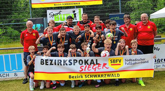 Bild 33: Der FC Pfaffenweiler krönt sich bei der D-Jugend zum Bezirkspokalsieger. Wir haben die Bilder!