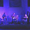 Blues im Altarraum: Die Band X-bluesive spielte am Freitagabend in der Christuskirche und unterstrich ihren Auftritt mit Lichteffekten.
