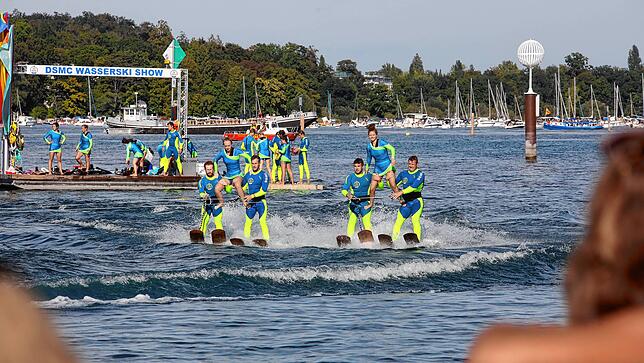 Bild 28: Konstanzer Seenachtfest 2022: Ein Highlight des Tages ist die Wasserski-Show