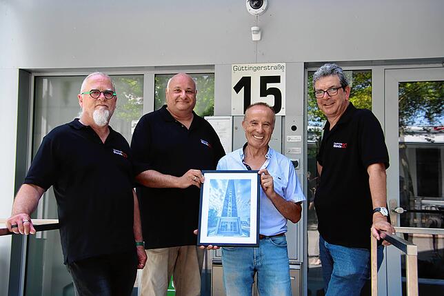 Das Hotel Aquaturm ist auch Teil der Ausstellung – als Bild mit der Nummer 15, die auch an der Fassade zu sehen ist. Betreiber Jürgen ...