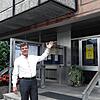 Bürgermeister Georg Riedmann vor dem Rathaus, das nun für rund sechs Millionen Euro saniert werden wird. In die Sanierungsplanung seien ...