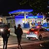 Die Polizei kontrolliert Fahrzeuge an der Aral-Tankstelle in Singen. Immer wieder kommt es in der Region zu Problemen mit ausufernden ...