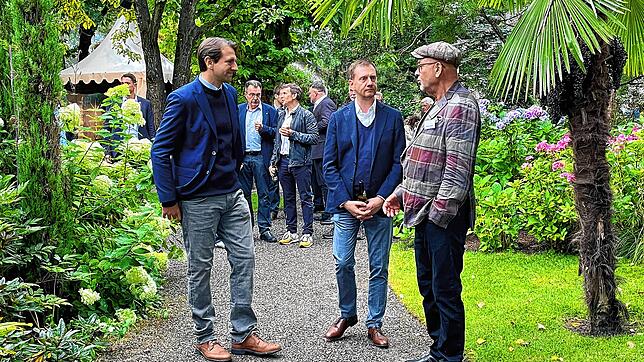 Bundestagswahlkampf in Corona-Zeiten: Der CDU-Kandidat für den Wahlkreis Konstanz, Andreas Jung (links) hat den sächsischen ...