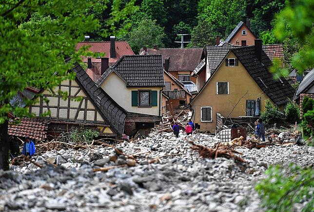 Braunsbach Ende Mai 2016. Zwei Bäche hatten sich in einen reißenden Strom verwandelt. Eine Lawine aus Schlamm und Geröll verwüstete den Ort.