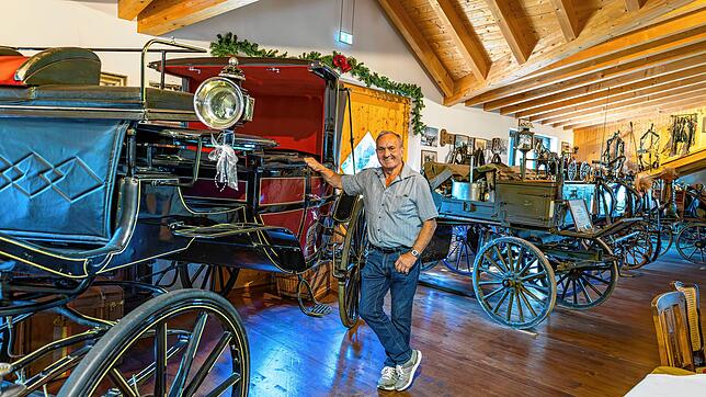 Der Gastronom Reinhard Hauri hat sich als Kutschensammler einen Namen in der Region gemacht. Hier präsentiert er ein besonders edles ...