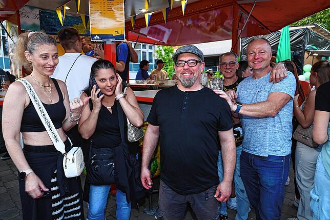 Bild 2: Feiern am Freitag in Dettingen – Hier gibt‘s die besten Bilder vom Dorffest
