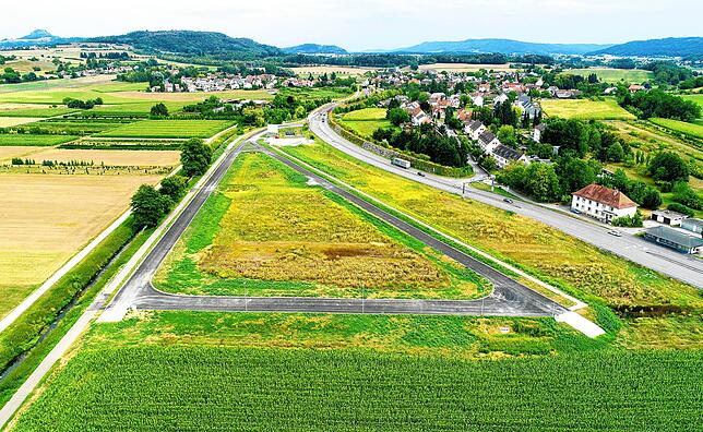 Sieht aus der Luft gar nicht so groß aus, das neue Gottmadinger Gewerbegebiet in Bietingen. Auf den 39 000 Quadratmetern will die ...