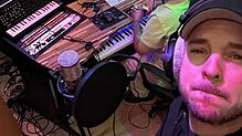 Musiker Sascha Wilhelm aus Aach wurde durch seine Teilnahme bei DSDS bekannt. Inzwischen spielt er in einer Rockband und veröffentlicht ...