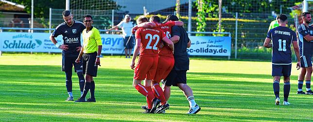 Bild 22: SV Jestetten müht sich zu einem 2:0 gegen Aufsteiger SV Blau-Weiß Murg &ndash; und wir haben Bilder!