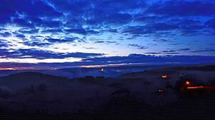 Abendlicher Blick vom Estelberg über das Albtal Richtung Westen. An dem schön gelegenen Aussichtspunkt wird jährlich das Estelbergfest ...