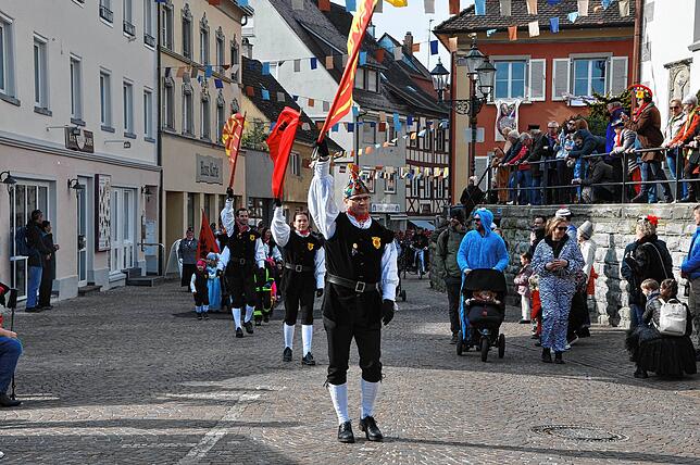 Bild 13: Markdorf: Narrenbaumsetzen 2025 – alle Highlights und besten Einblicke!