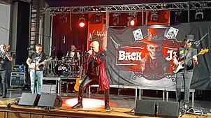 Die Rockband Back Jack aus Clisson spielt an der Rocknacht des Motorradclubs Wildsäu als Vorgruppe der Rockband No Way und heizt die ...