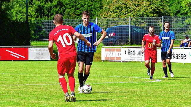 Geschenk zum 21. Geburtstag: Tobias Ramsteiner (auf unserem Archivbild am Ball) traf beim 6:0-Sieg der SG FC Wehr-Brennet zum ...