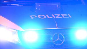(Symbolbild) Eine Streife der Polizei verfolgte in der Nacht auf Freitag, 18. Juli, einen Jugendlichen, der dachte aber gar nicht daran ...