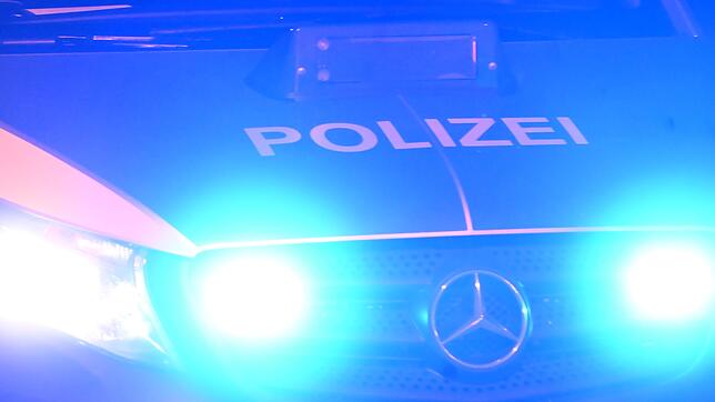 (Symbolbild) Eine Streife der Polizei verfolgte in der Nacht auf Freitag, 18. Juli, einen Jugendlichen, der dachte aber gar nicht daran ...