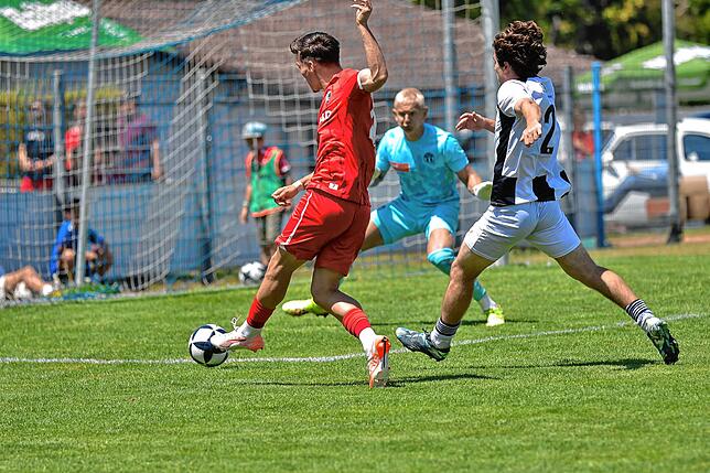 Bild 24: SC Freiburg II gewinnt Test beim FC Erzingen gegen den FC Zürich II mit 6:3 – wir haben Fotos!