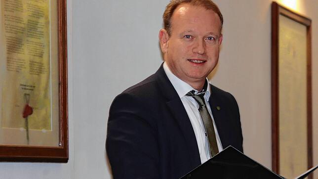 Überlingens Oberbürgermeister Jan Zeitler nach dem Interview mit dem SÜDKURIER. Pandemiebedingt tagt der Gemeinderat schon seit über ...