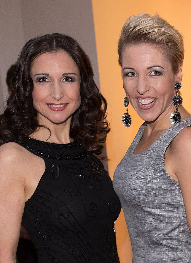 Anita und Alexandra Hofmann: Das Gesangsduo aus Meßkirch steht mittlerweile seit über 30 Jahren gemeinsam auf der Bühne. Auch wenn sie ...