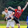 Tim Vollmer (FV Walbertsweiler-Rengetsweiler, links) und Steffen Holzapfel (FC Königsfeld) im Duell um den Ball. Ebenso wie hier war am ...