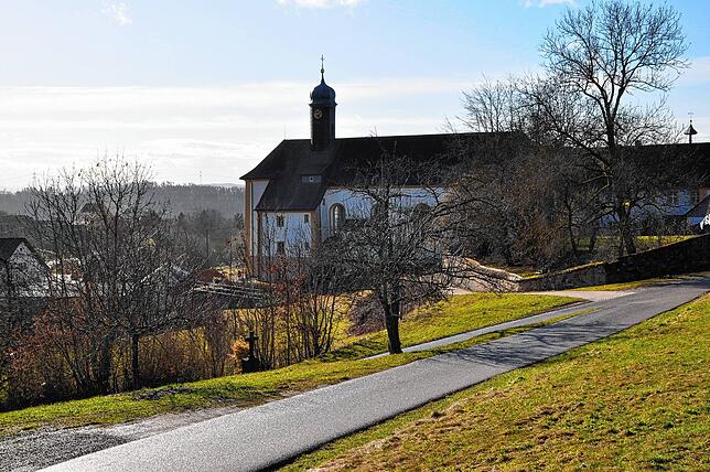 Die Kirche St. Leodegar und Kloster in Riedern sind ortsbildprägend. Das Klostergebäude ist ein kutureller Mittelpunkt in ...
