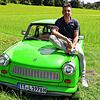 Lutz Müller und sein Trabi 601 aus dem Jahr 1978. Das Auto zog mit der Familie von Magdeburg über den Schwarzwald an den Bodensee.