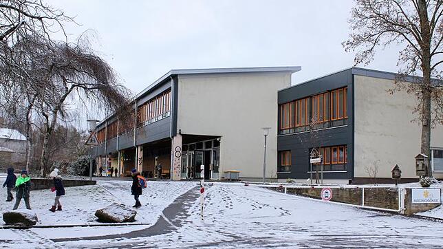 Bild: Der Elternbeirat ist der Meinung, dass eine dringende Innensanierung der Gauachschule notwendig. Bild: Dagobert Maier