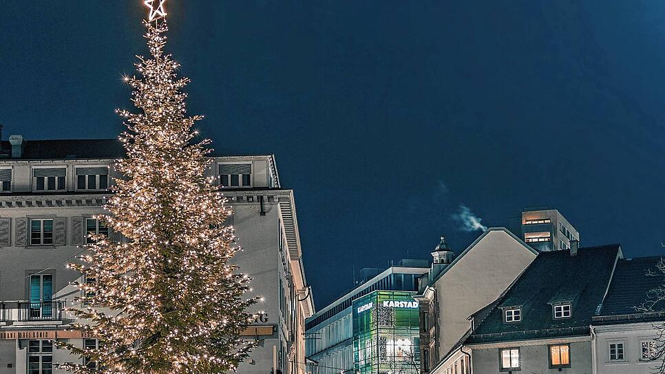 Benjamin Stebner fotografiert gerne nachts. Seine Bilder aus Lörrach hat er nun mit einer Feuerwerk-Animation kombiniert – damit ...
