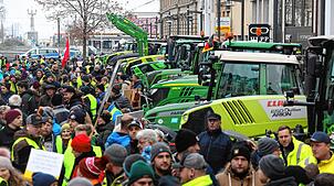 (Archivbild von Januar 2024) Etwa 750 Menschen hatten sich am, 10. Januar, auf der Konstanzer Marktstätte eingefunden, um an der ...