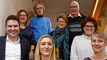 Ein starkes Team steht hinter Stefanie Hilpert-Klarmann und Manuela Wittstock (vorne von links): Bürgermeister Holger Mayer (hinten von ...