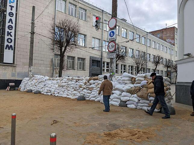 Die Stadt Schytomyr bereitet sich auf die russischen Angriffe vor.