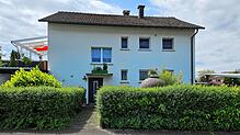 Zahlreiche Interessenten kommen zur Zwangsversteigerung, doch mitbieten darf nicht jeder. Für dieses Haus in WT-Tiengen gehen Gebote ein.