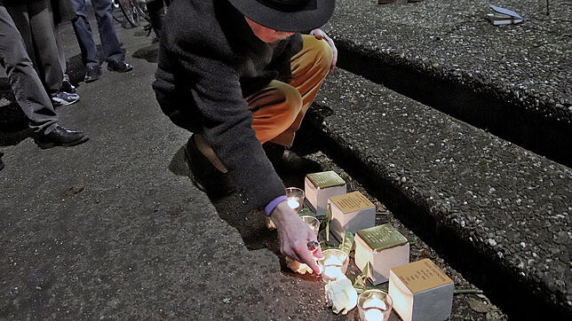 So sehen sie aus, die Stolpersteine, die an die Verfolgten der Nazi-Diktatur erinnern sollen. Am Mittwoch, 29. Januar, entscheidet der ...