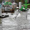 Auf der Baustelle der Donaubrücke in Geisingen wurden die Schienen der Kranbahn überschwemmt und auch unterspült. Zwei Drittel der ...