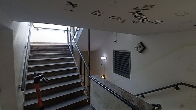 Keine Zierde der Stadt: Der Treppenaufgang zwischen Tiefgarage und Max-Rieple-Platz in Donaueschingen ist rund um die Uhr zugänglich, ...