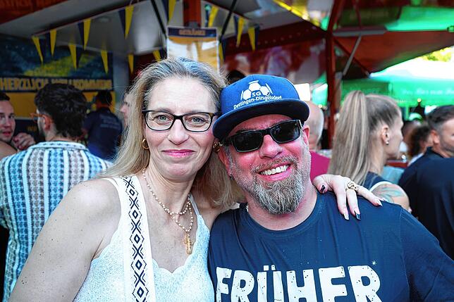 Bild 36: Feierlaune mit der Gretle-Band beim Dettinger Dorffest - hier gibt’s die schönsten Bilder