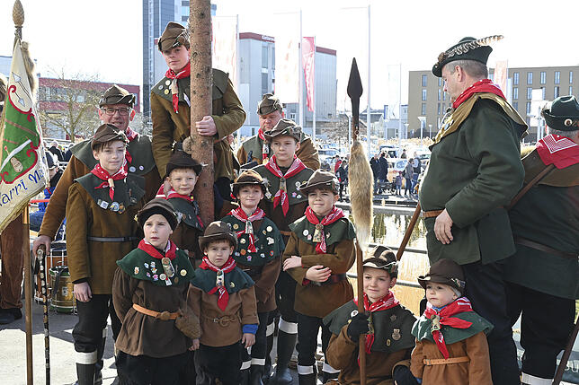 Bild 6: Bilder vom Kinderbaumstellen