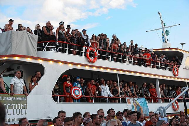 Bild 4: Torture Ship 2022 legt in Konstanz an – Alle Bilder vom BDSM-Schiff, Teil 1