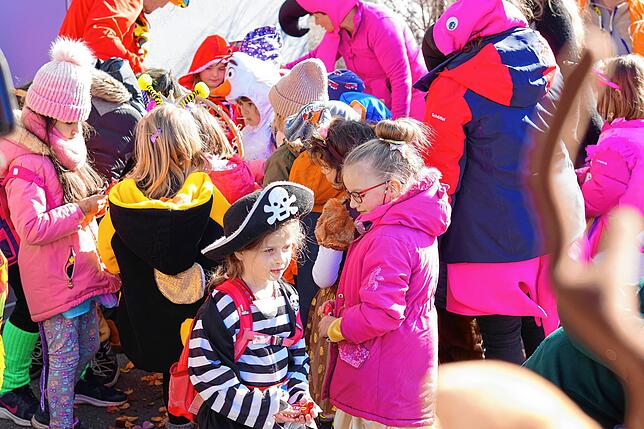 Bild 1: Fasnacht in Schule und Rathaus: Rickenbach wird zur Narrenhochburg