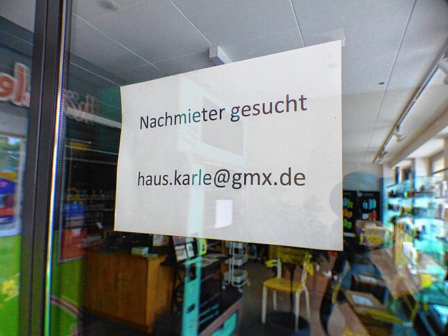 Dieser Zettel hängt an der Eingangstür.