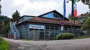 Für den Besuch in der Spielescheune in Unterkirnach steigen die Eintrittspreise und das Mitbringen von Speisen und Getränken wird ...