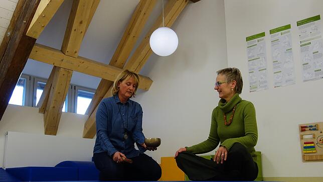 Sozialpädagogin Ulrike Neumann (links) und Martina Fahlbusch-Nährig, Leiterin des Familientreffs Kunkelhaus, freuen sich, einen neuen ...